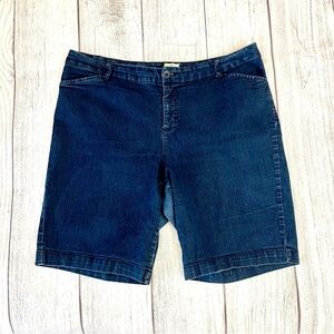 ST. JOHN’S Women’s Plus Size Indigo Denim Shorts Size 20W
